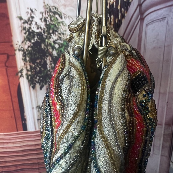 Vintage Exquisite One of a Kind Beaded Handbag, crossbody chain, Metal handle - Picture 11 of 14